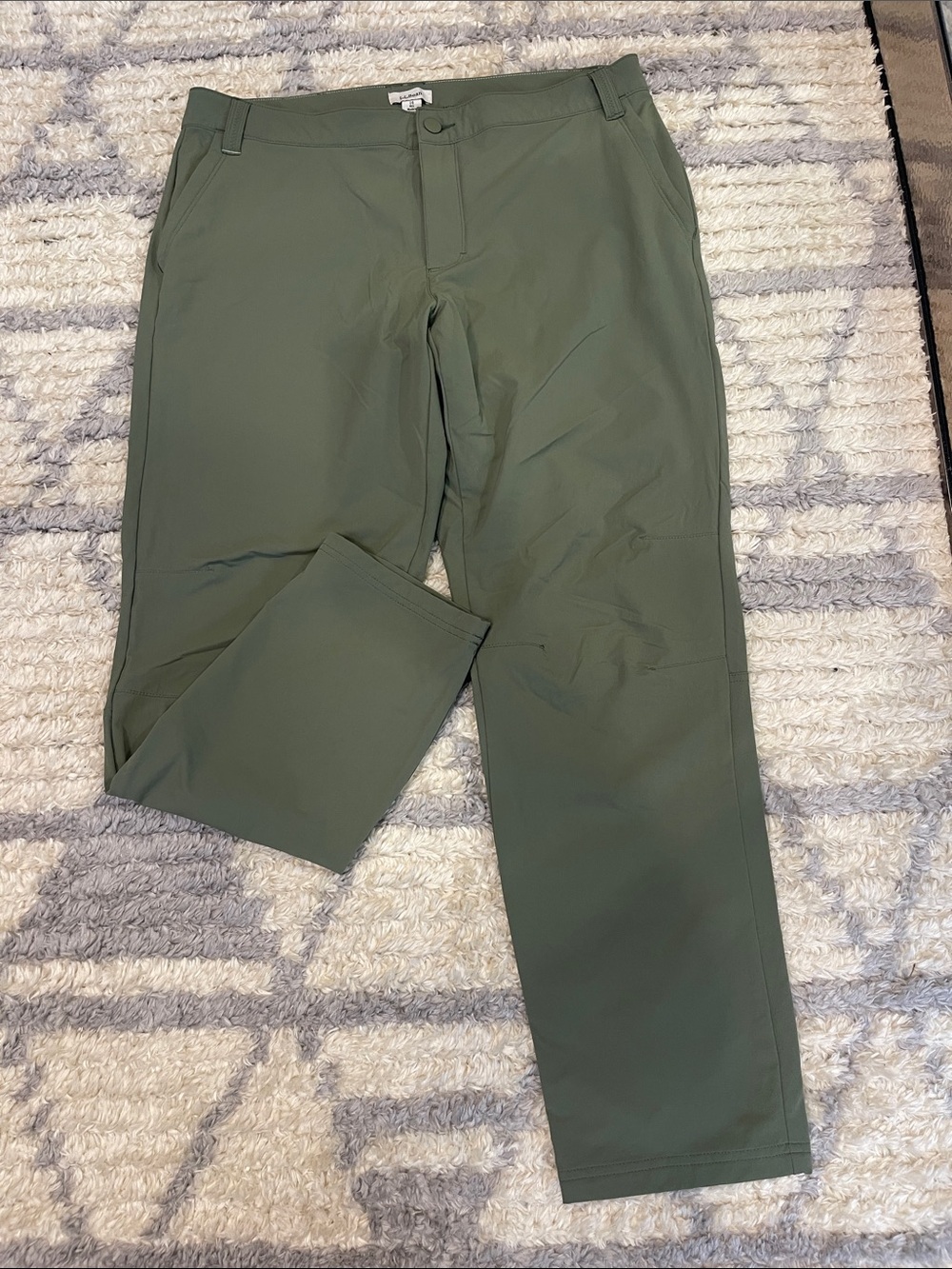 L.L. Bean Olive Green Ankle-Length Women's Pants